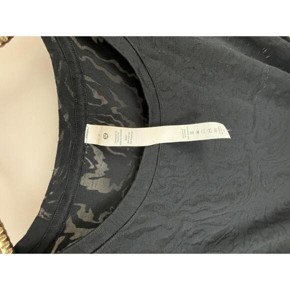 Lululemon Crescent Tee *Veil - Size - 8 - Picture 7 of 8